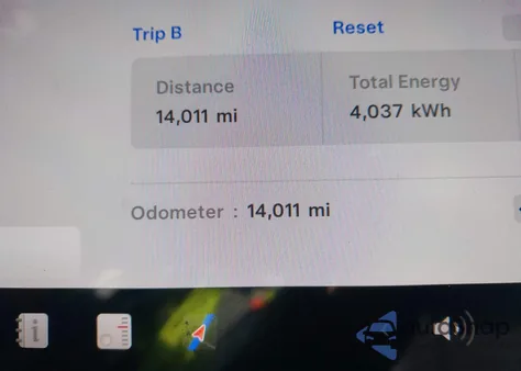 2025 Tesla Model Y Long Range Dual Motor All-Wheel Drive z USA, uszkodzony, nr VIN 7SAYGDEE4SA337897